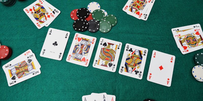 Poker là siêu phẩm game hot tại sảnh MG Hello88